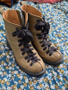Fluevog Wanderers In Army Green. Leather Lace-Up Ankle Boots with Black Laces 7s